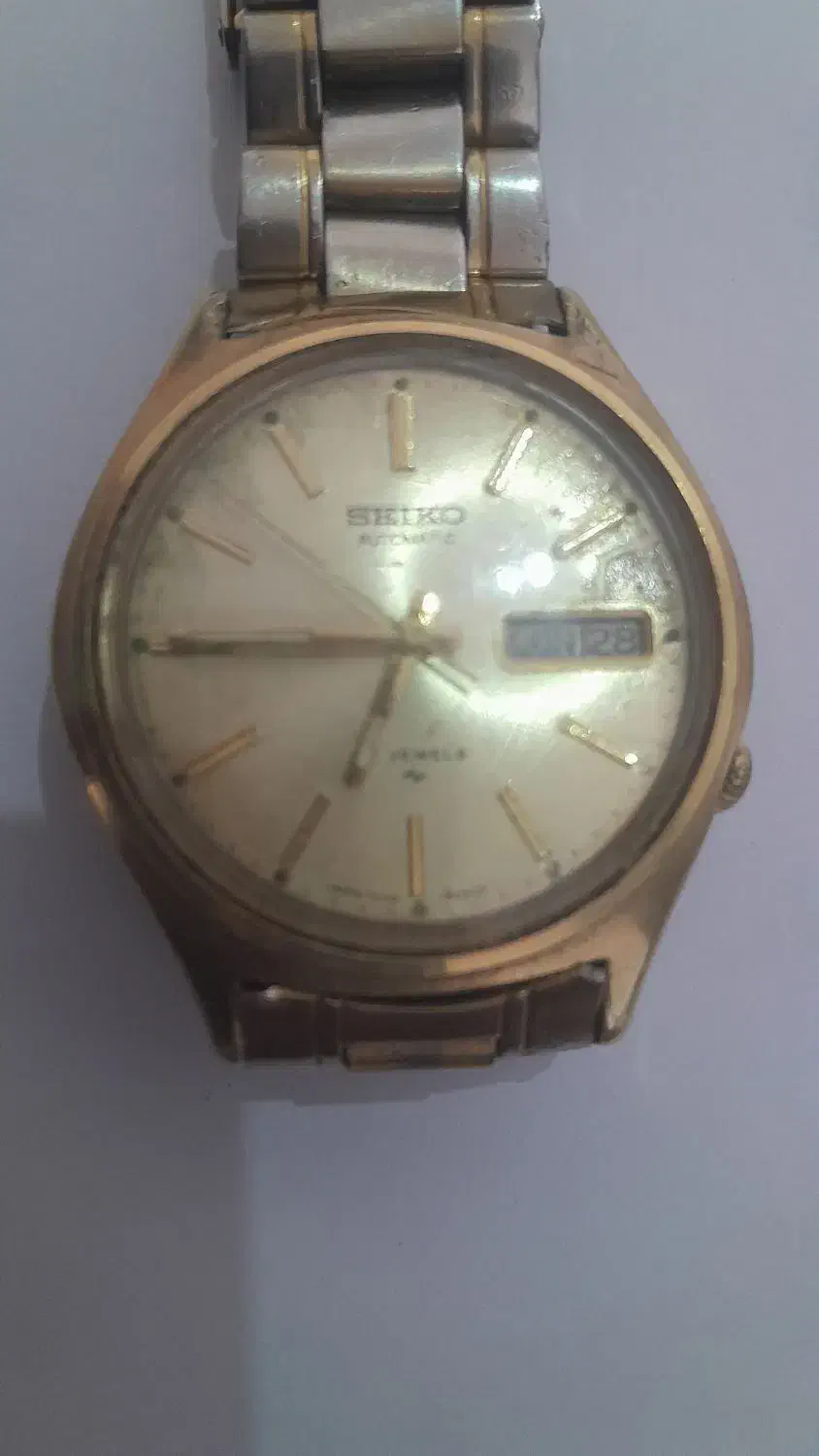 ساعت سیکو آنتیک|ساعت|ری, بی‌بی شهر بانو|دیوار