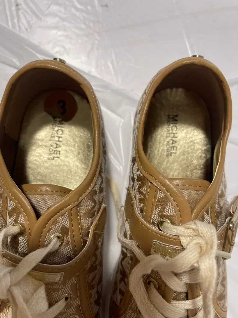 کفش اورجینال از آنلاین شاپ زیر قیمت خرید|کیف، کفش، کمربند|مشهد, ارشاد|دیوار