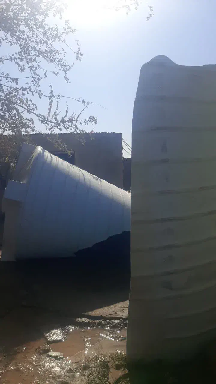 مخزن پلاستیکی شکسته شده|مصالح و تجهیزات ساختمان|زارچ, |دیوار