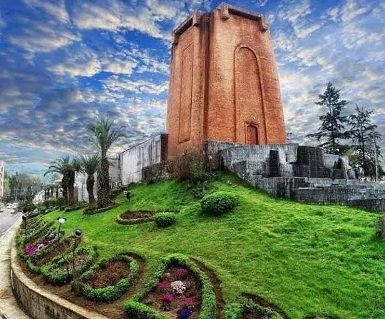 اجاره مغازه ۳۶۰ متری نزدیک میدان معلم|اجارهٔ مغازه و غرفه|لاهیجان, شیشه گران|دیوار