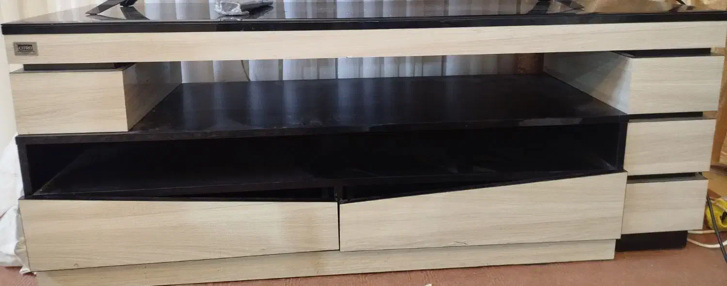 درحد نو|میز تلویزیون|قم, بنیاد|دیوار