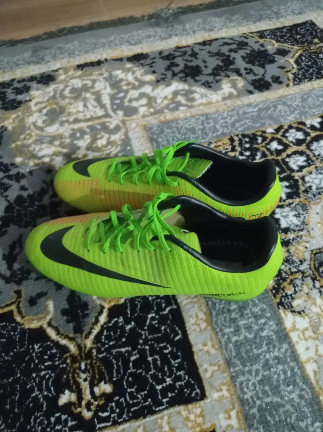 کفش ورزشی|کیف، کفش، کمربند|گنبد کاووس, |دیوار