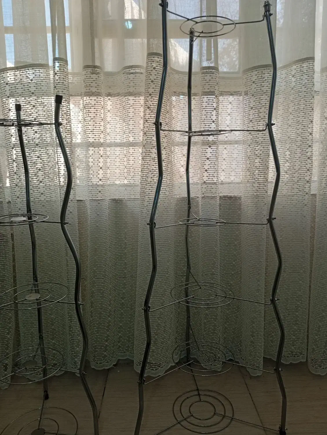 پایه قابلمه|آب‌چکان و نظم‌دهنده ظروف|نیشابور, گنبد سبز|دیوار