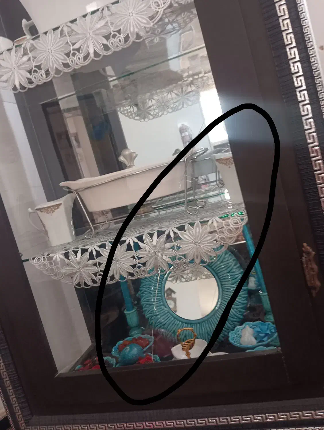 بوفه|بوفه، ویترین، کنسول|صحنه, |دیوار