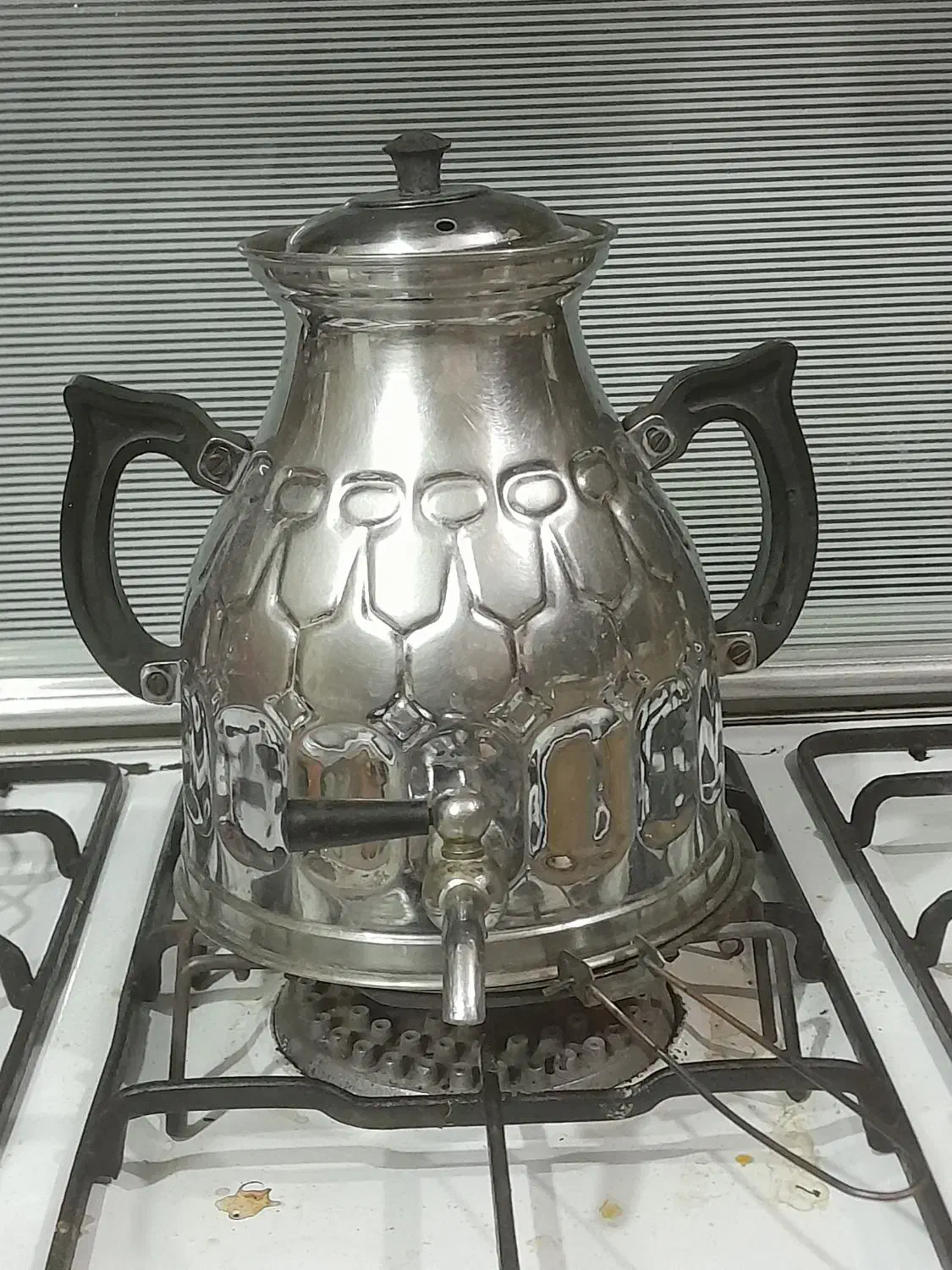 قدیمی کتری برنجی|قوری، کتری، قهوهساز دستی|اصفهان, باتون|دیوار