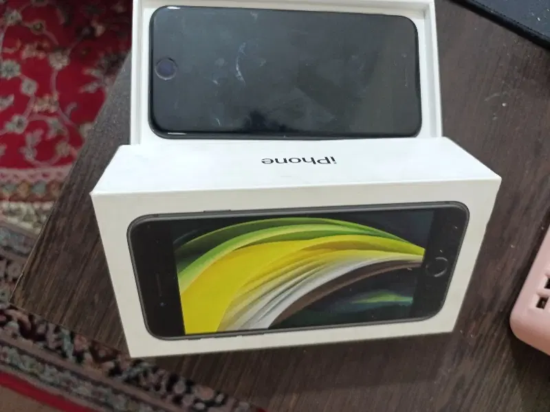 iphone se 2020|موبایل|شیراز, قدوسی غربی|دیوار