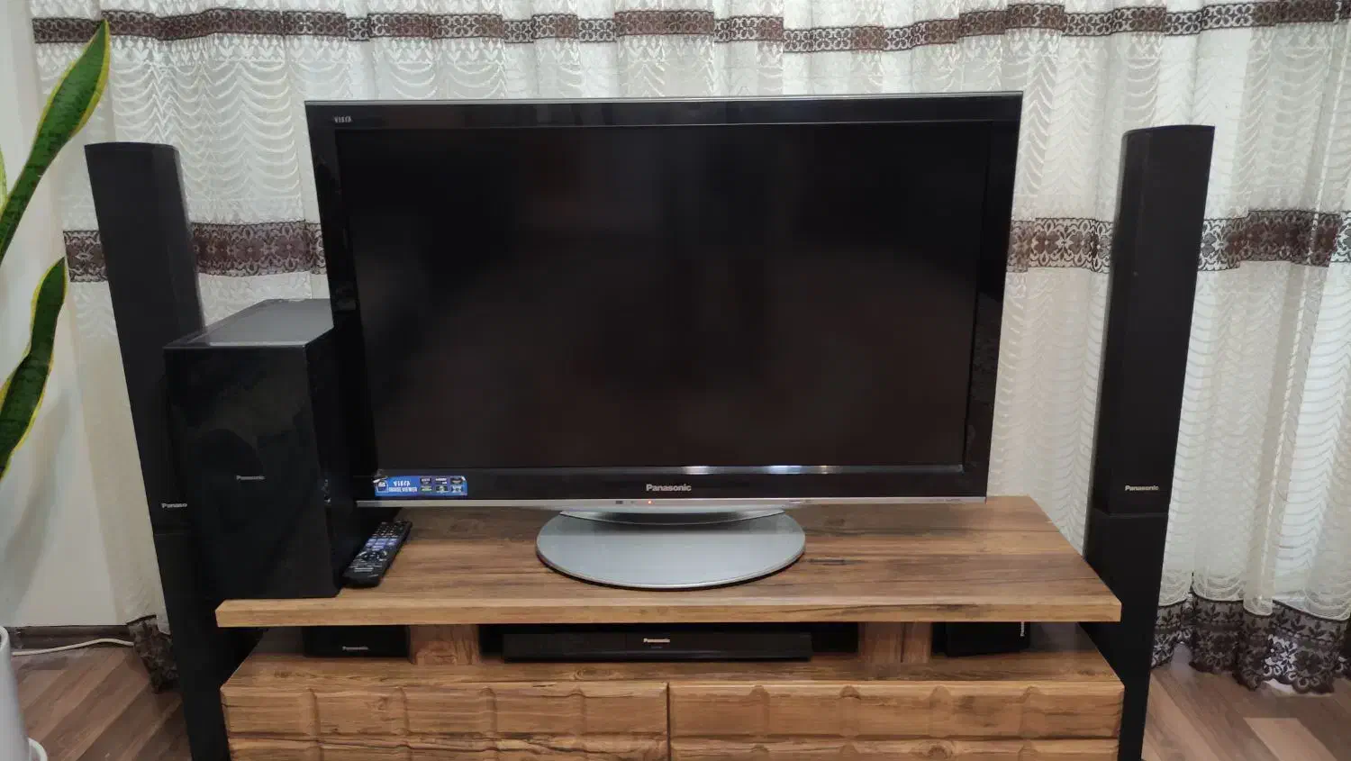 تلویزیون پاناسونیک 42 اینچ|تلویزیون و پروژکتور|پرند, فاز ۵|دیوار