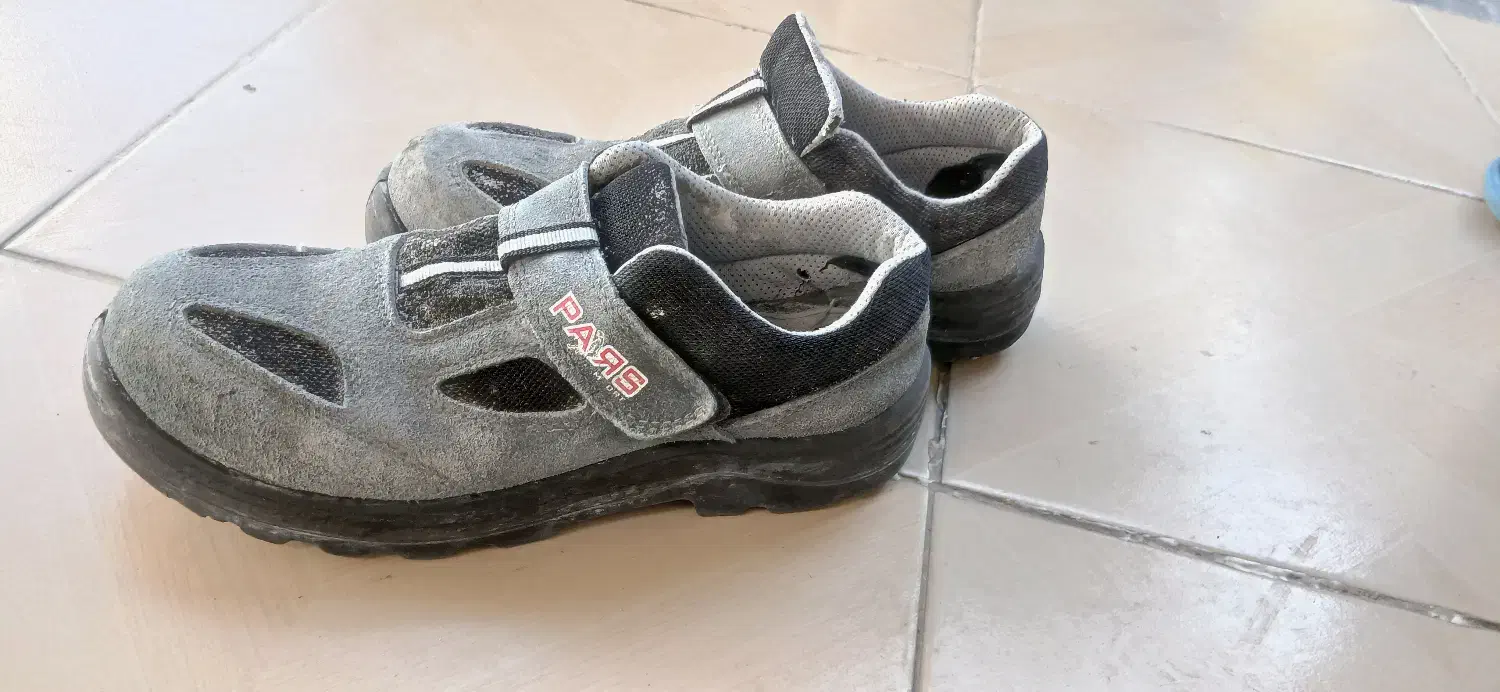 کفش کار|کیف، کفش، کمربند|بندر ترکمن, |دیوار