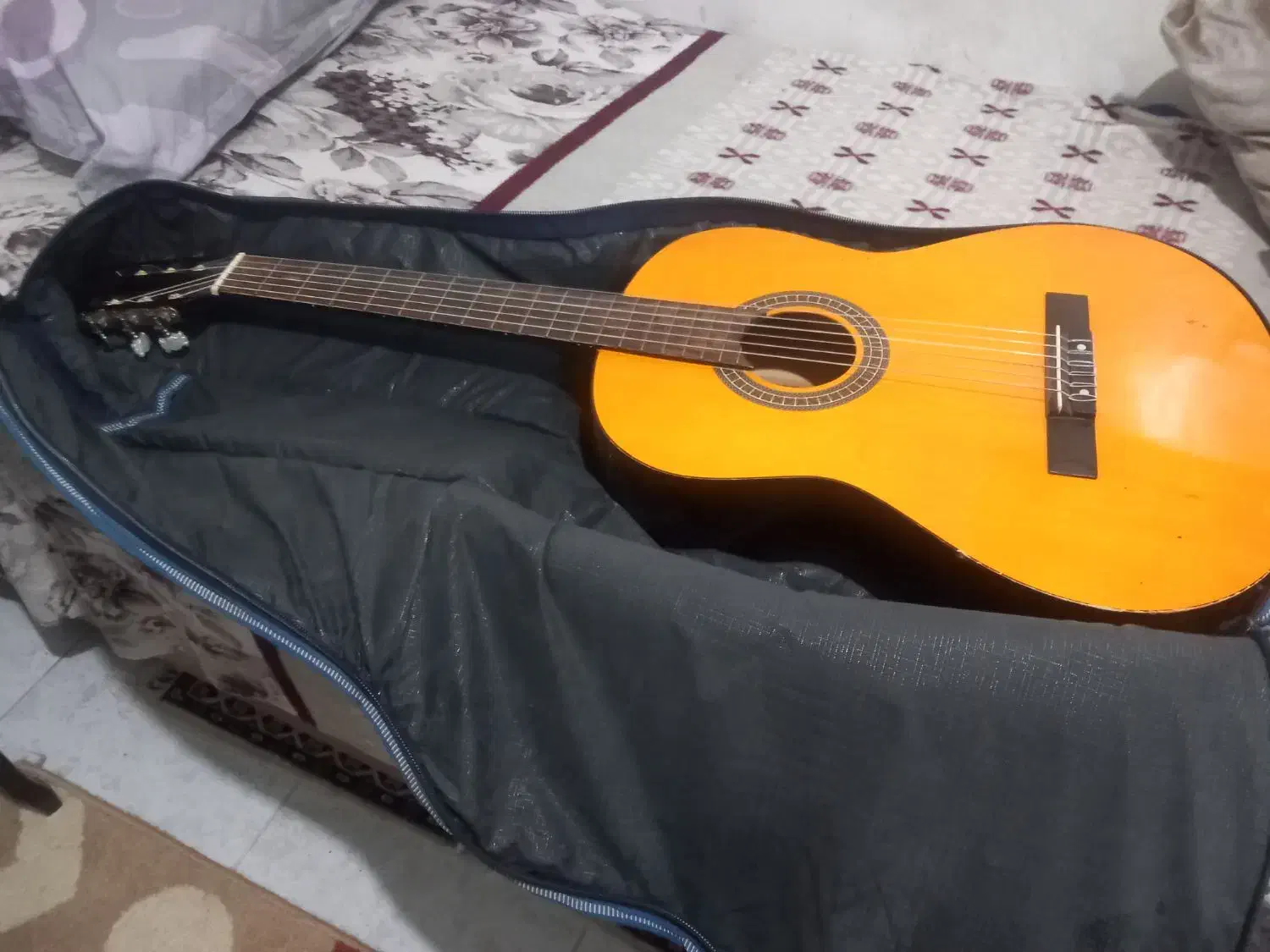 گیتار کاملا سام در حد نو با کیف|گیتار، بیس، امپلیفایر|ارومیه, |دیوار