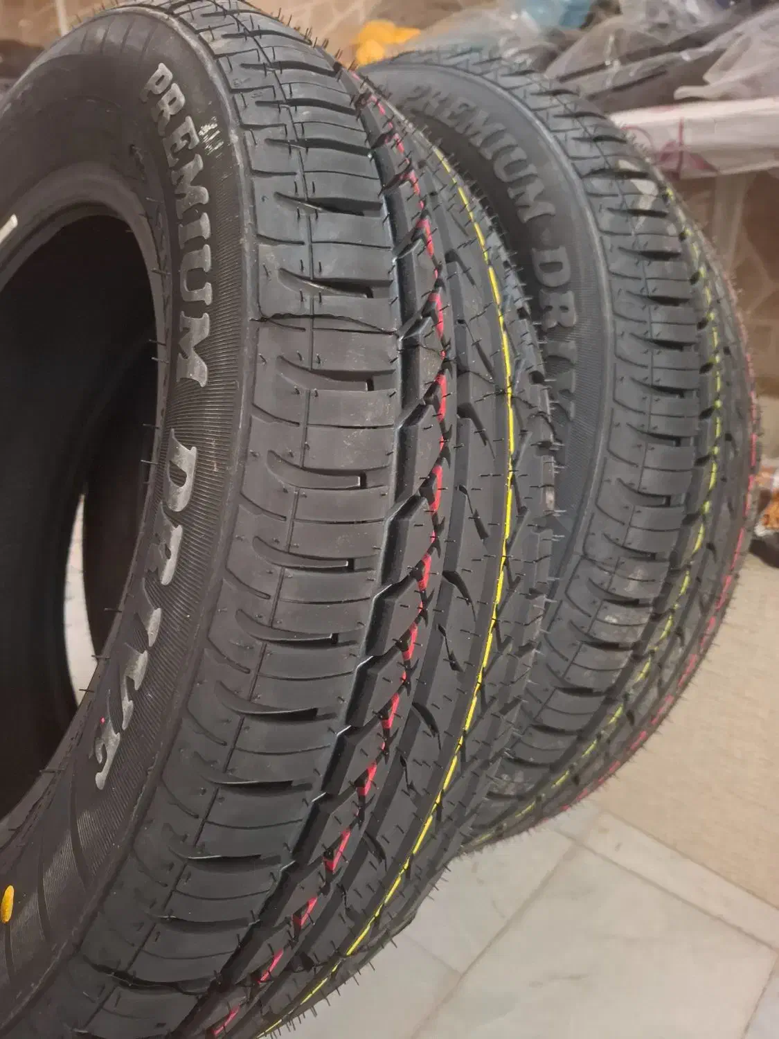 لاستیک بارز|قطعات یدکی و لوازم جانبی|کاشان, شهید زجاجی|دیوار