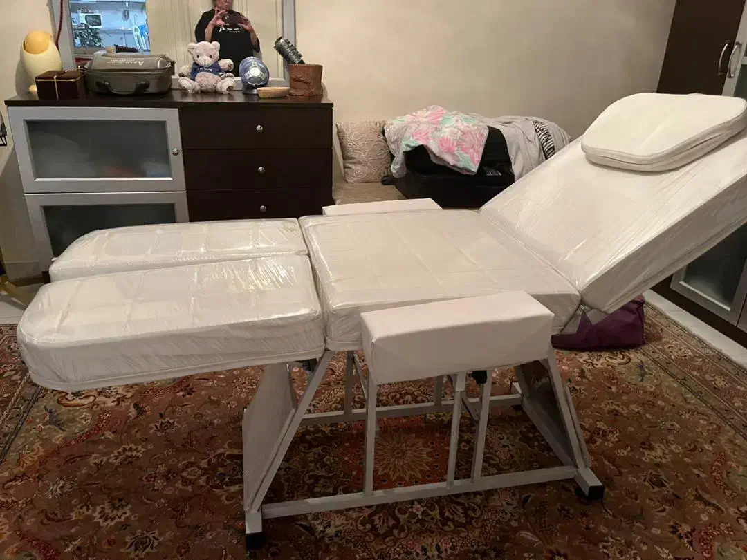 تخت ماساژ، تخت تتو، تخت مخصوص آرایشگری و غیره|آرایشگاه و سالن‌های زیبایی|تبریز, |دیوار