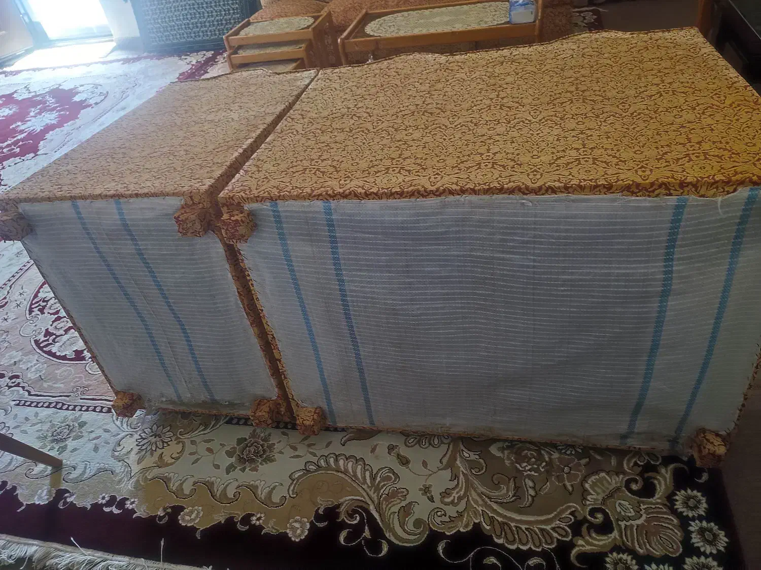 مبل راحتی هفت نفره به همراه میز وسط|مبلمان خانگی و میز عسلی|آکند, |دیوار