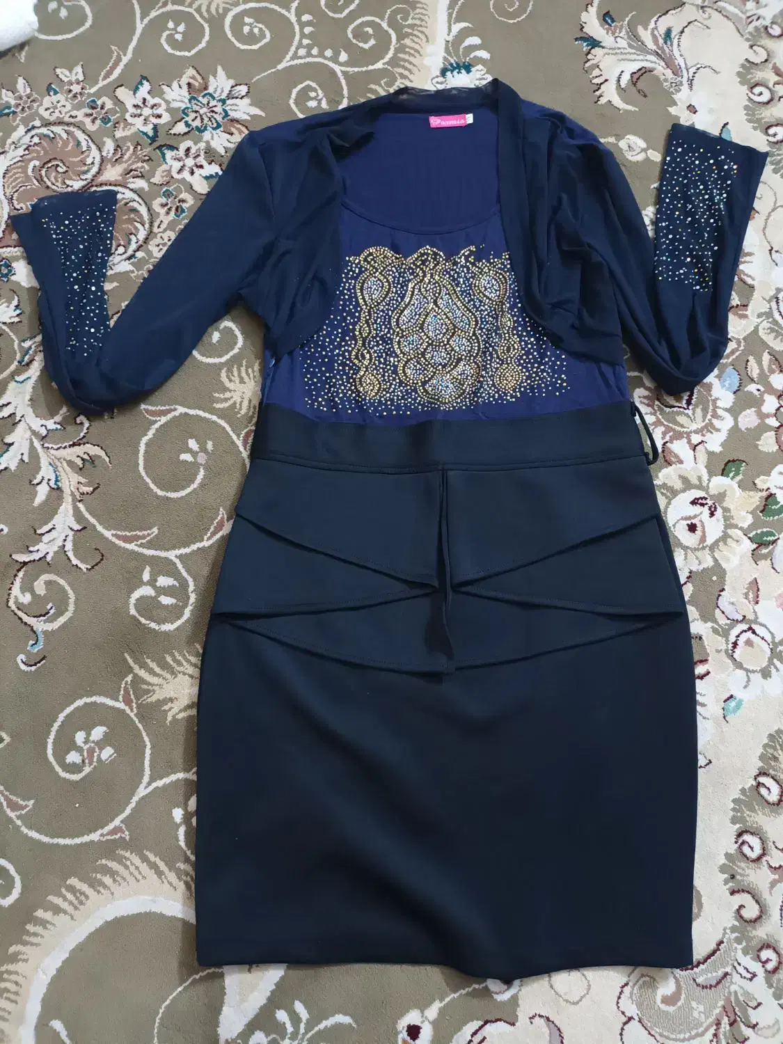 تعدادی لباس شیک و اسپرت|لباس|رودهن, |دیوار