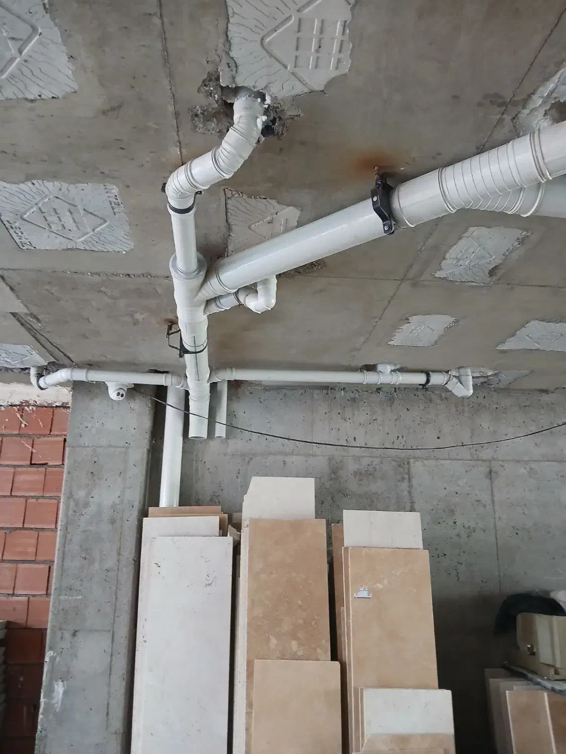 لوله کشی ساختمان لوله سفید پنچ لایه و فاضلاب|خدمات پیشه و مهارت|اردبیل, |دیوار