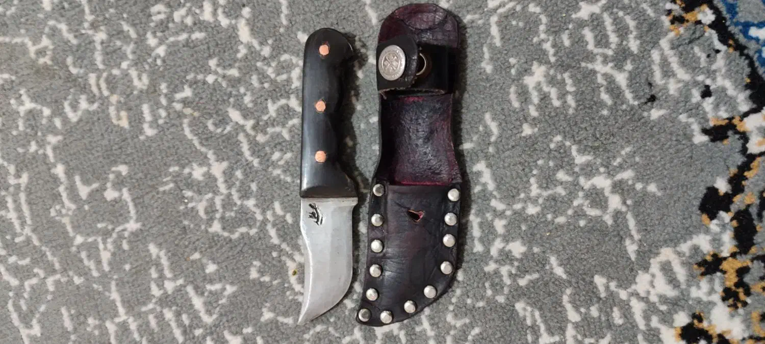 چاقومحمدطلا اصل|کلکسیون اشیاء عتیقه|رباط‌کریم, رباط‌کریم|دیوار