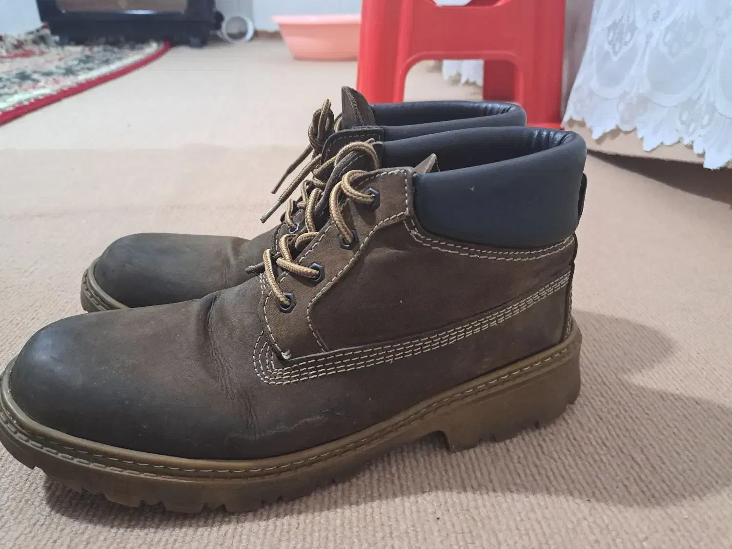 نیم پوتین|کیف، کفش، کمربند|شهریار, شهریار|دیوار