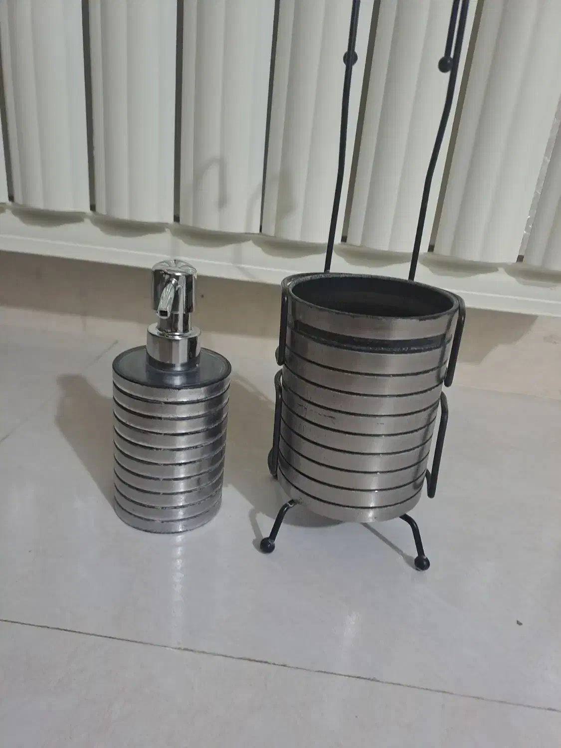 جاقاشقی شیک|آبچکان و نظمدهنده ظروف|اراک, |دیوار