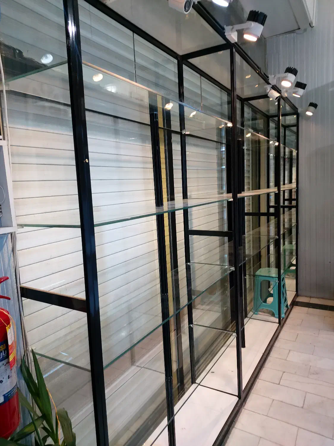 فروش ویترین آلومینیوم|فروشگاه و مغازه|شاهینشهر, بنیاد ازدواج|دیوار