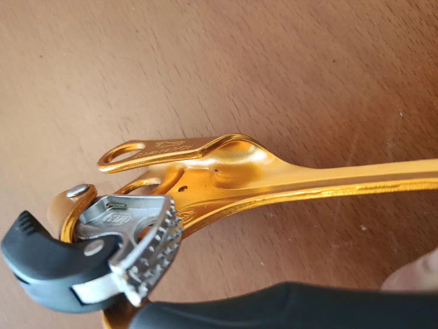 یومار دست چپ petzl|کوهنوردی و کمپینگ|رشت, چله خانه|دیوار