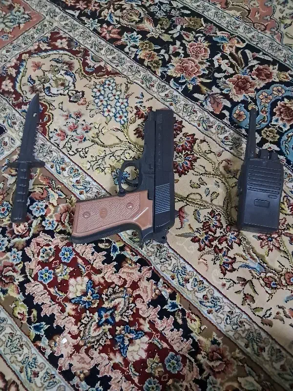 یک عدد تفنگ و بیسیم و چاقو پلیسی|اسباب‌‌بازی|تهران, استاد معین|دیوار