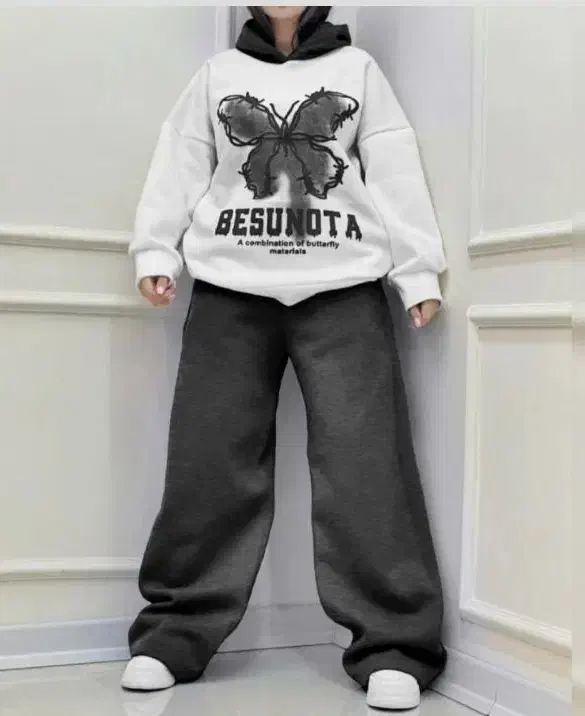 کلکسیون دورنیکا لوکس|لباس|شیراز, شهرک صدا و سیما|دیوار