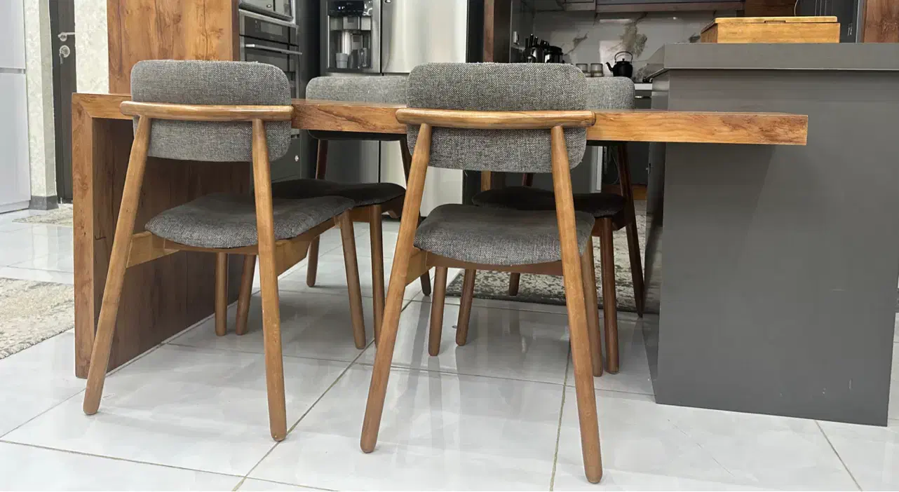 جزیره آشپزخانه به همراه صندلی|میز و صندلی غذاخوری|صدرا-فارس, فاز ۱|دیوار