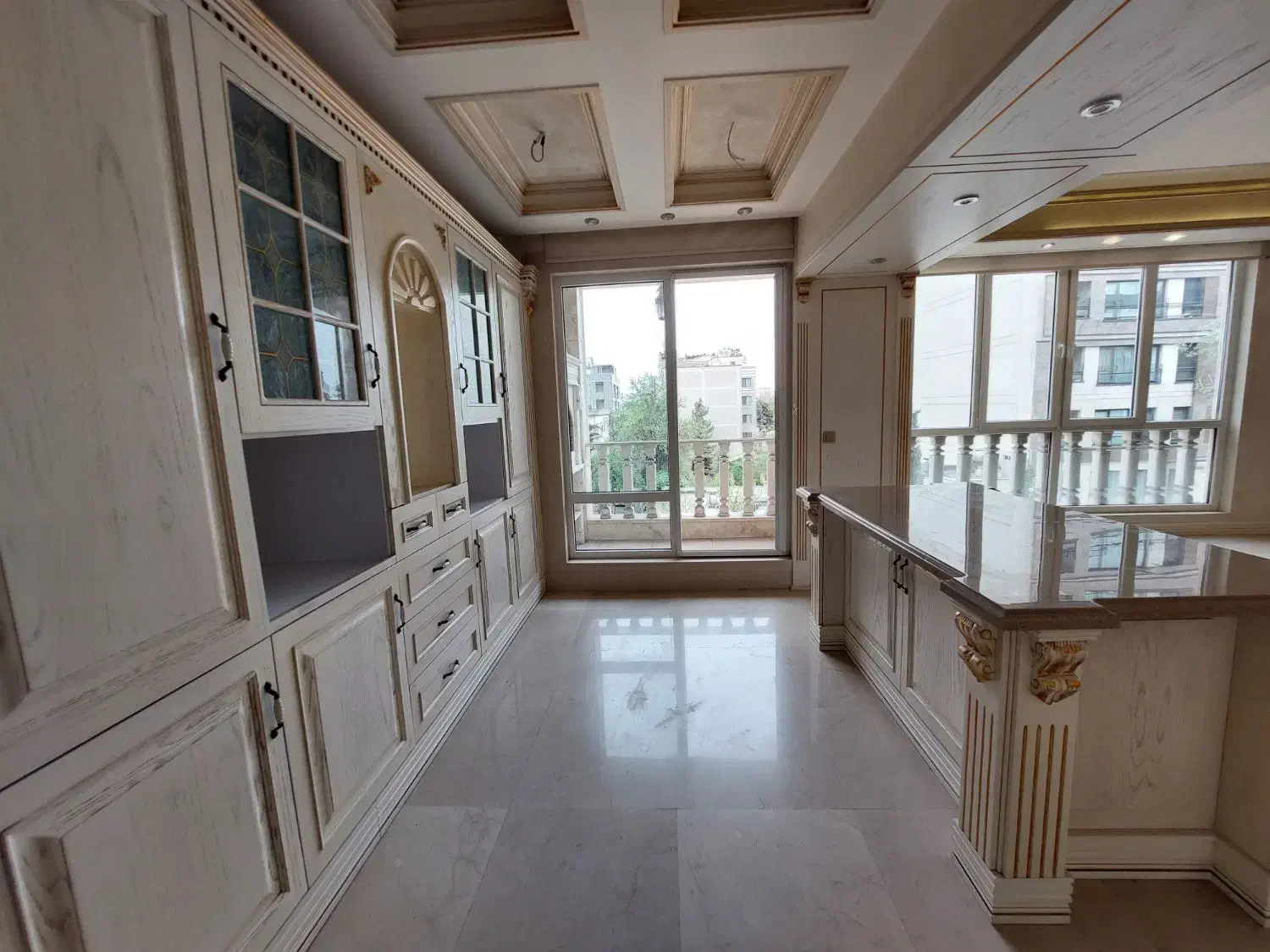 * ۳۰۰ متر ۴ خواب/ ۳ پارکینگ/ تکواحدی/ دروس