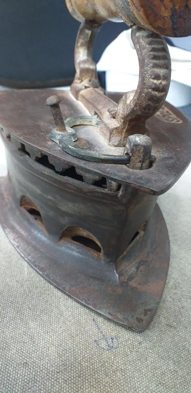 اتو زغالی قدیمی|کلکسیون اشیاء عتیقه|فیروزآباد (فارس), |دیوار