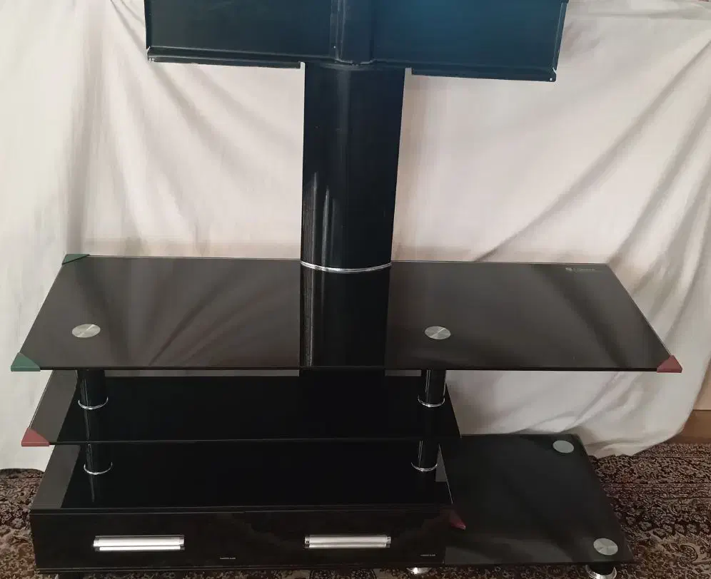 میز تلویزیون شیشه ای در حد نو|میز تلویزیون|سنندج, |دیوار