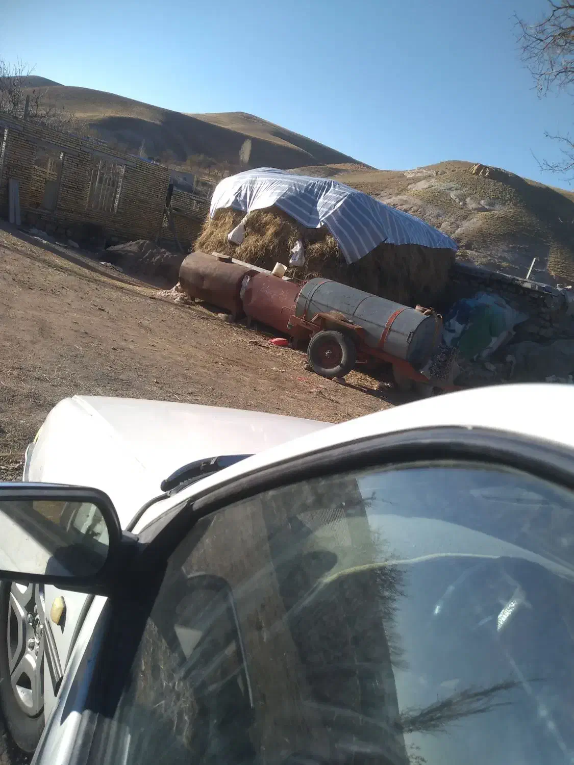 ماشین کاربرات پژو رنگ سفید مدل ۱۳۷۳|خودرو سواری و وانت|سراجو, |دیوار