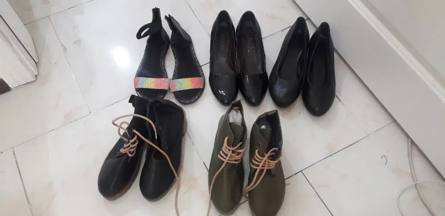 تعدادی کفش به فروش میرسد|کیف، کفش، کمربند|پردیس, فاز ۱۱|دیوار