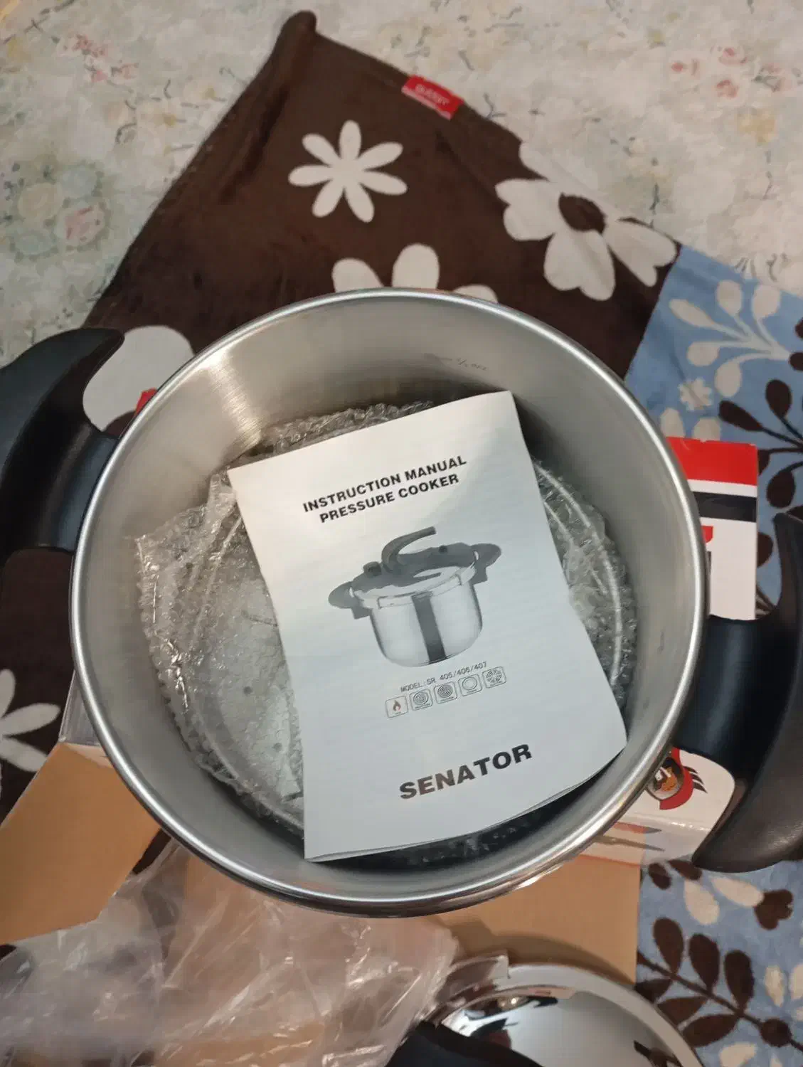 زودپز و تابلو فرش ماشینی|ظروف پخت‌وپز|چهارباغ, |دیوار