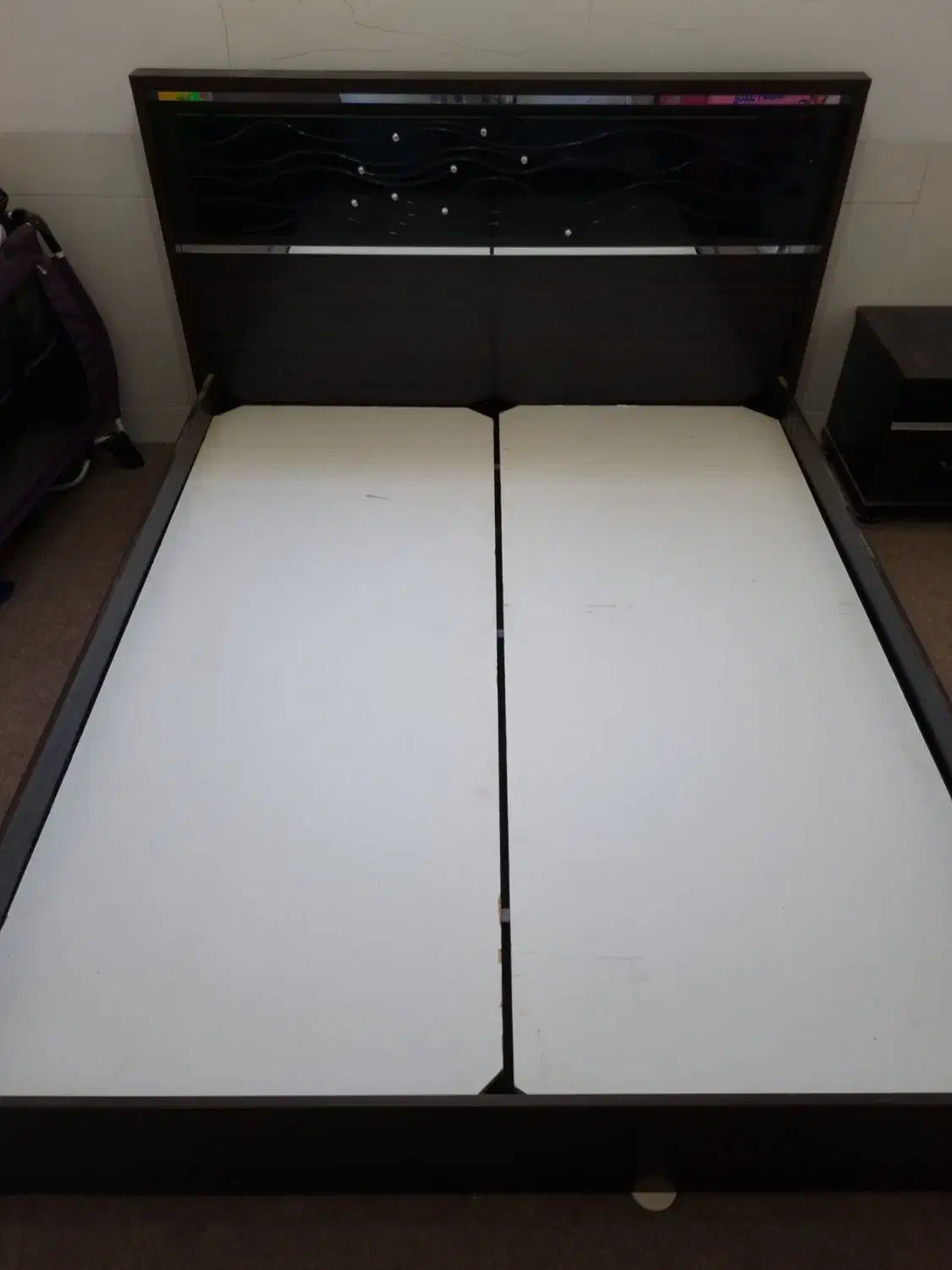 تخت دو نفره و میز آرایش و کمد لباسی|تخت و سرویس خواب|مرودشت, فاز دوم شهرک فرهنگیان|دیوار