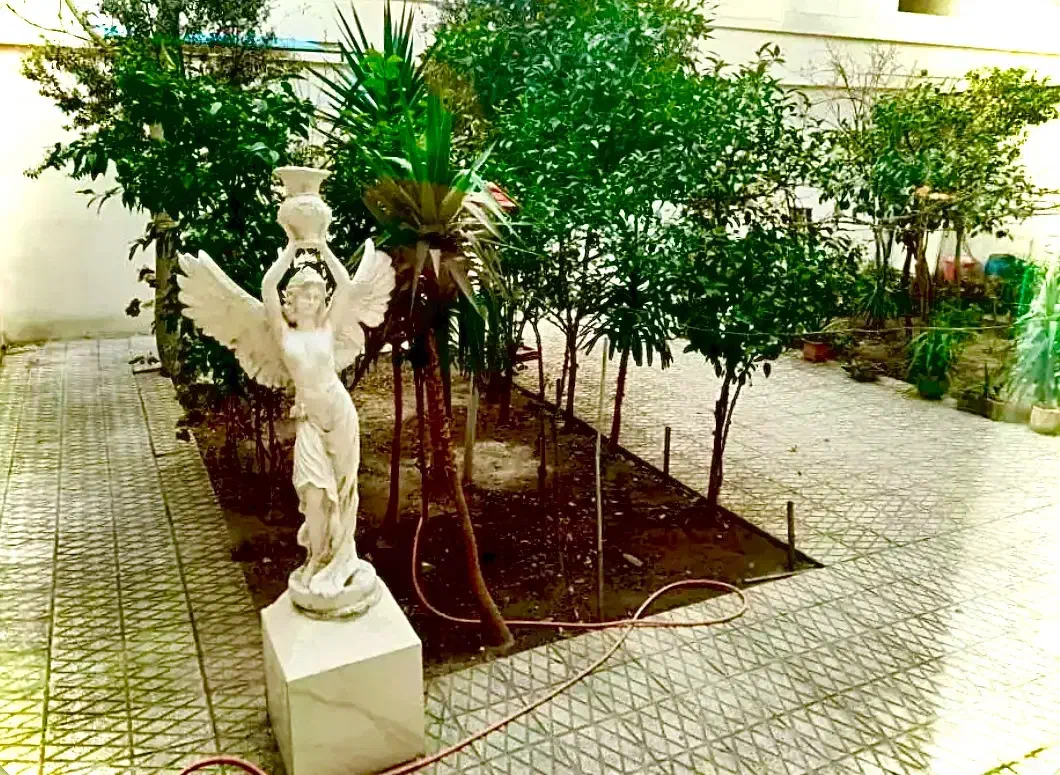 90متر/ دو خواب/ همکف/ ۲۰۰ متر حیاط