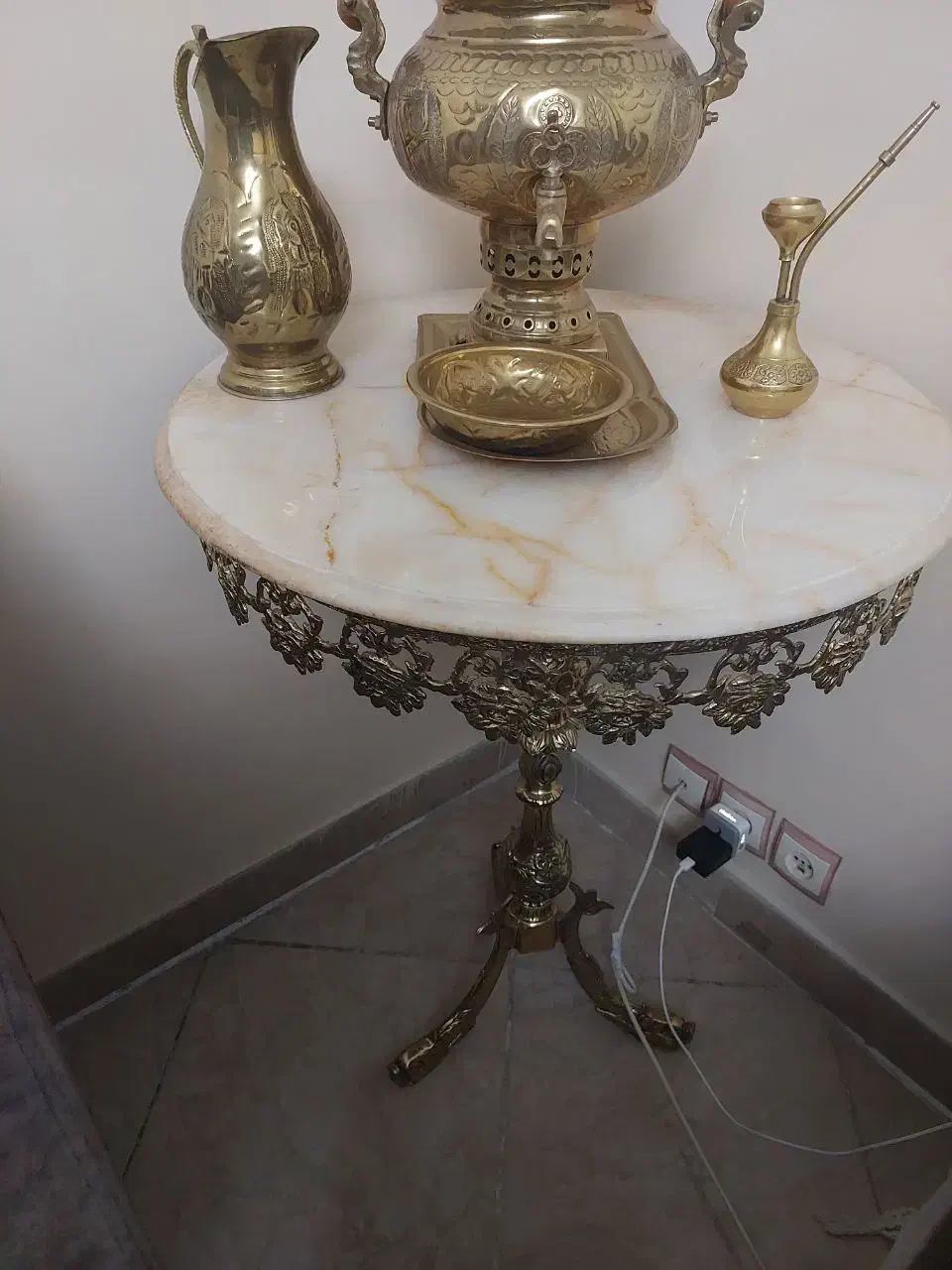 میز خاطره برنزی و سماور برنزی|مبلمان خانگی و میز عسلی|تهران, دولاب|دیوار