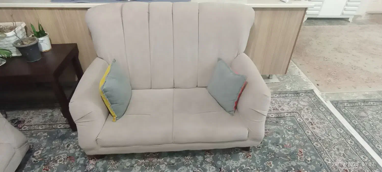 مبل راحتی|مبلمان خانگی و میز عسلی|بومهن, |دیوار