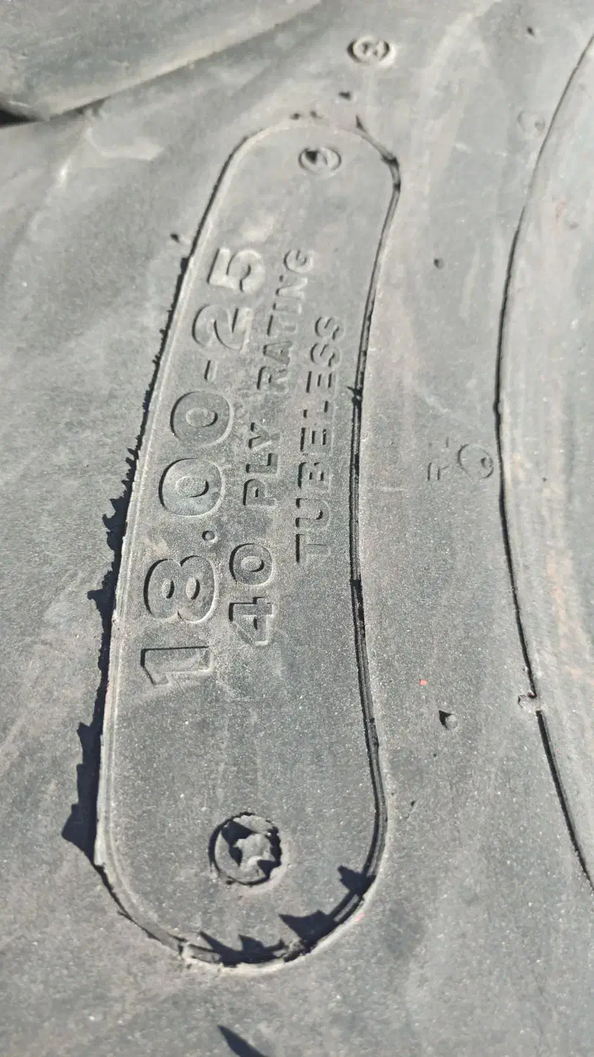 فروش تعدادی لاستیک لیفتراک کانتینر سایز 18*25|قطعات یدکی و لوازم جانبی|چهاردانگه (تهران), |دیوار