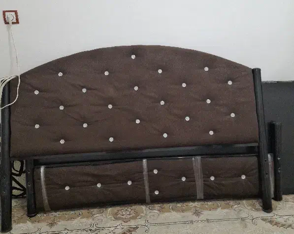 تخت دونفره فلزی همراه با تشک|تخت و سرویس خواب|دزفول, |دیوار