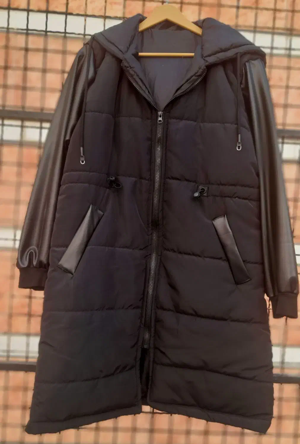 کاپشن و بارونی کاملا نو|لباس|دماوند, گیلاوند|دیوار