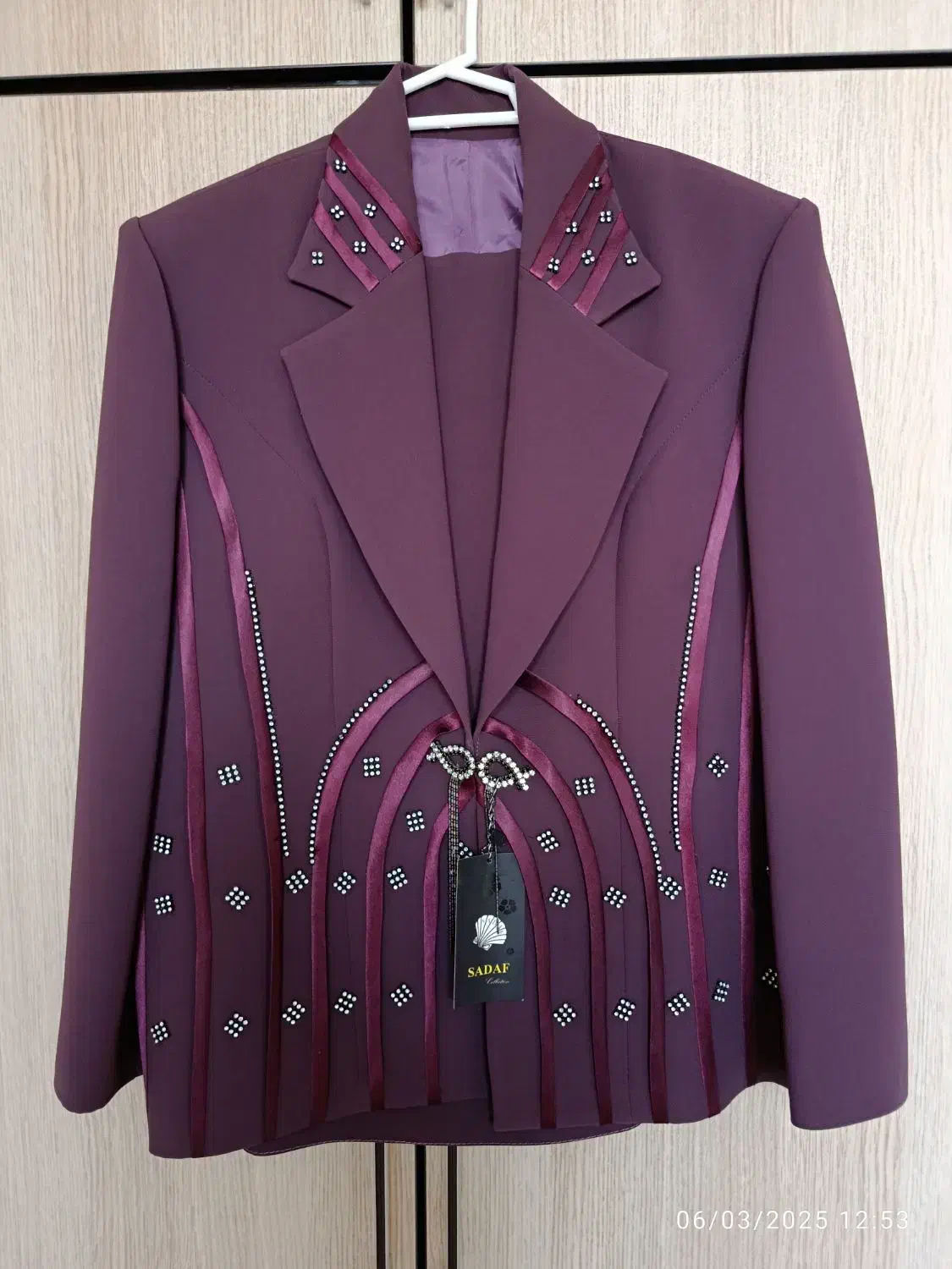 کت و دامن|لباس|سهند, |دیوار