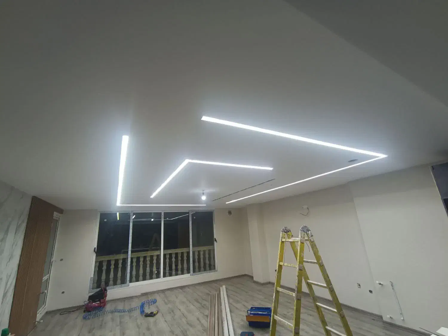 برق کاری/لاین نوری/نصاب آیفن|خدمات پیشه و مهارت|شیراز, پودنک|دیوار