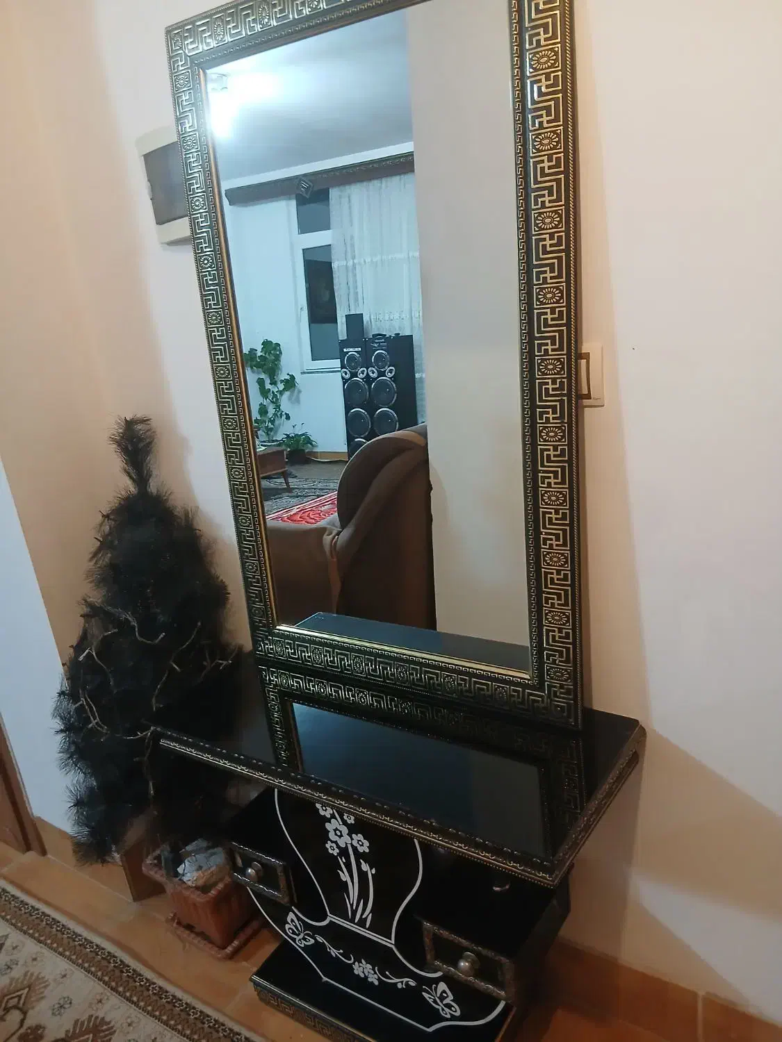 آینه بلند و میز ال سیدی محکم|آینه|اردبیل, |دیوار