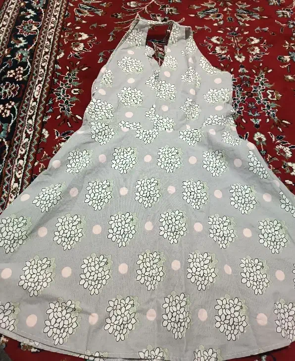 سارافون دخترانه|لباس|قم, وادی السلام|دیوار