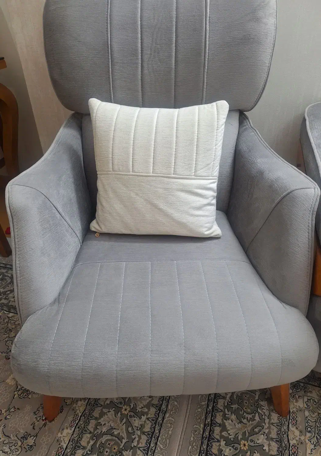 نیم ست مبلمان ،مبل سه نفره تخت خوابشو میباشد|مبلمان خانگی و میز عسلی|اندیشه, اندیشه فاز ۱|دیوار