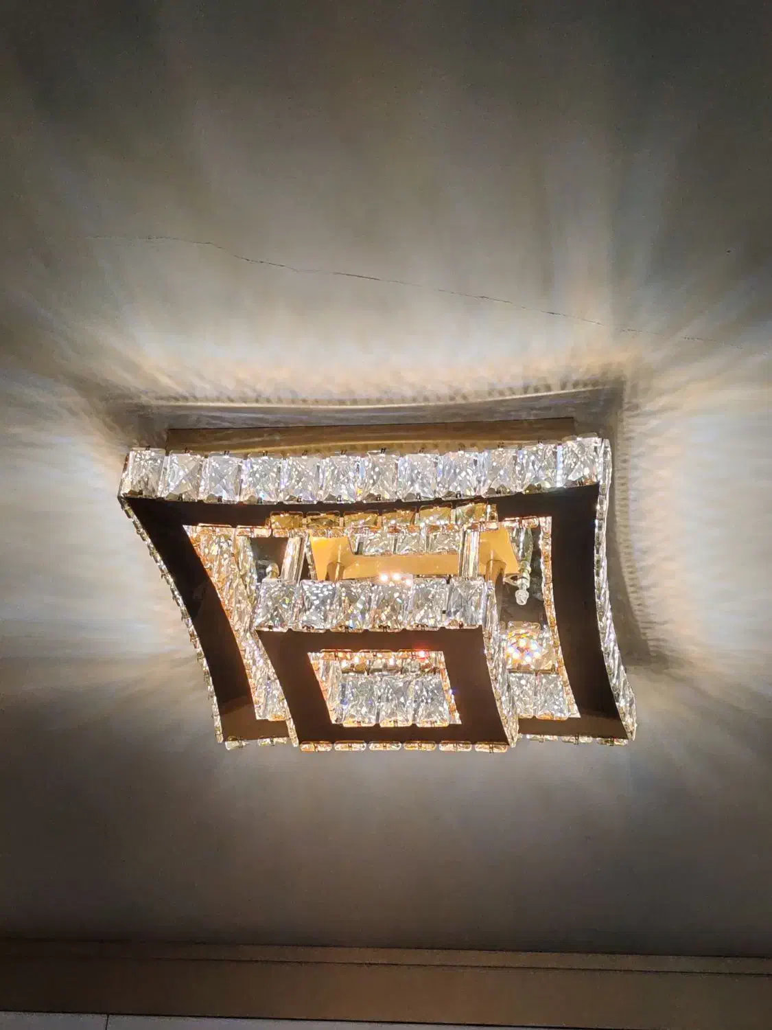 لوستر سقفی|لوستر و چراغ آویز|سبزوار, کاشفی شمالی (دادگستری)|دیوار