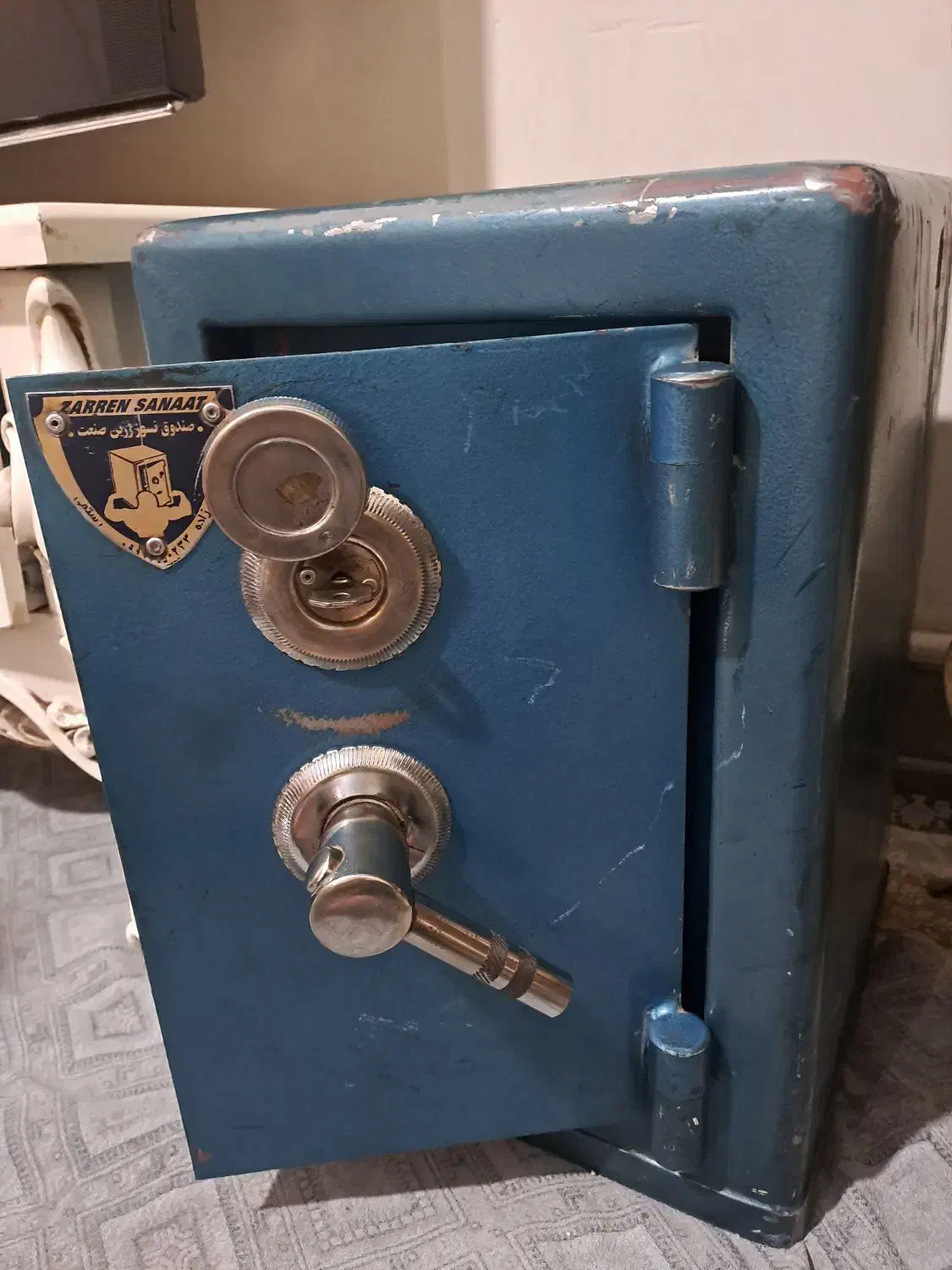 گاوصندوق زرین صنعت|دفتر کار|رباطکریم, رباطکریم|دیوار