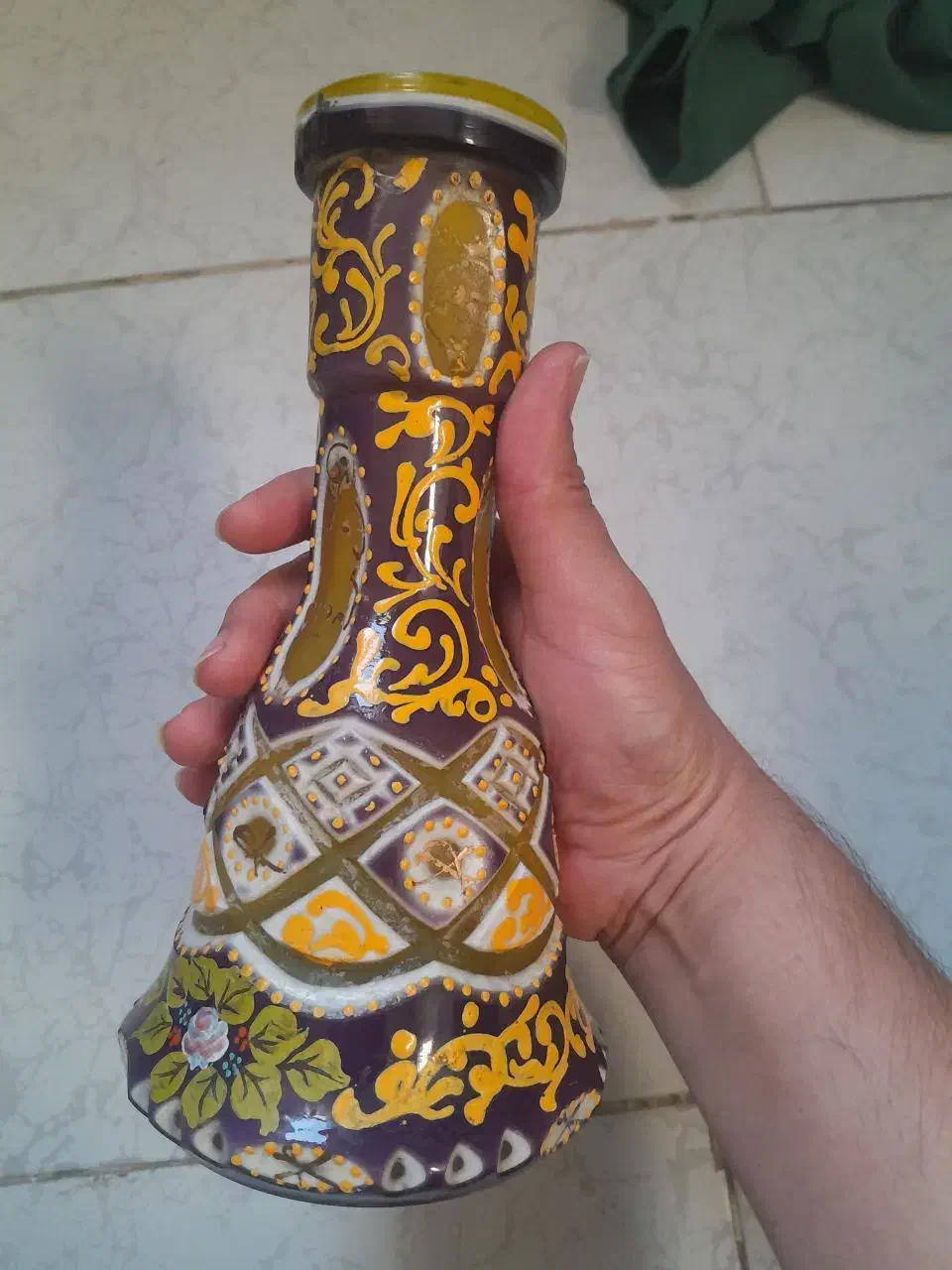 شیشه قلیان|کلکسیون اشیاء عتیقه|ری, شهید غیوری (ابن باویه)|دیوار