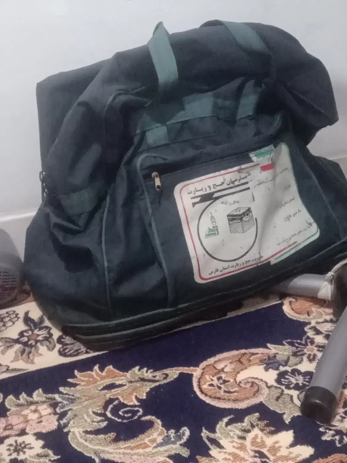 ساک مسافرتی|کیف، کفش، کمربند|شیراز, گل سرخ|دیوار