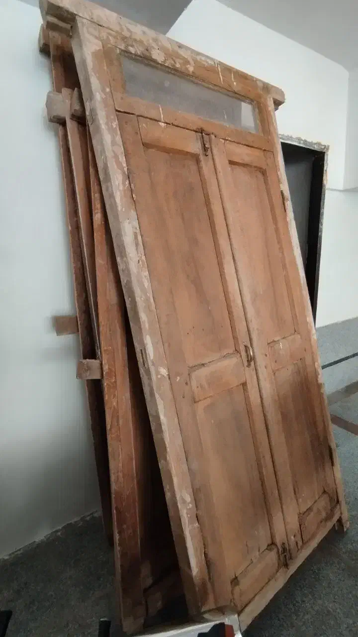 درب وپنجره قدیمی|کلکسیون اشیاء عتیقه|سبزوار, امیر کبیر|دیوار