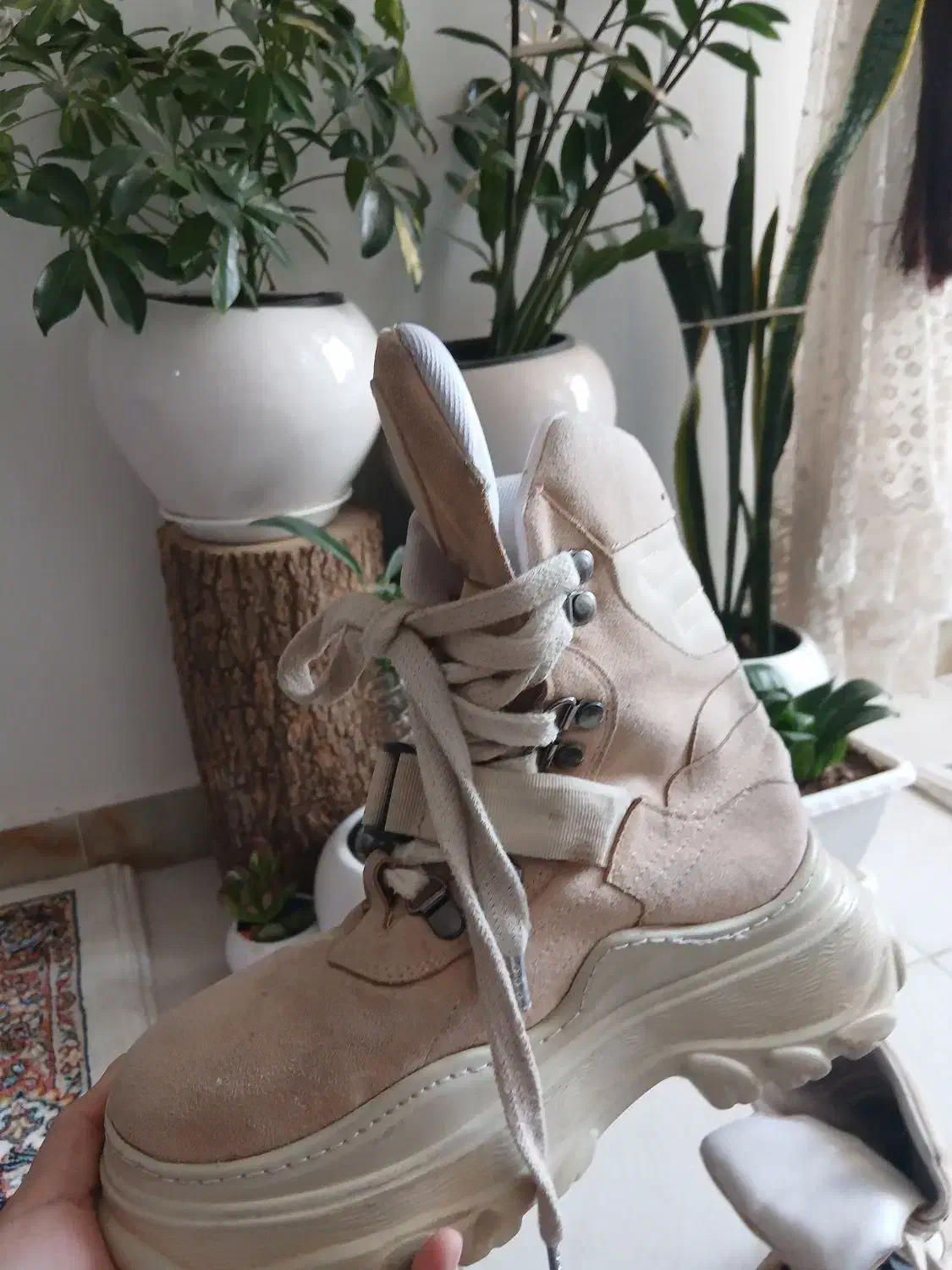 کفش بوت|کیف، کفش، کمربند|نیشابور, خط کاشمر|دیوار